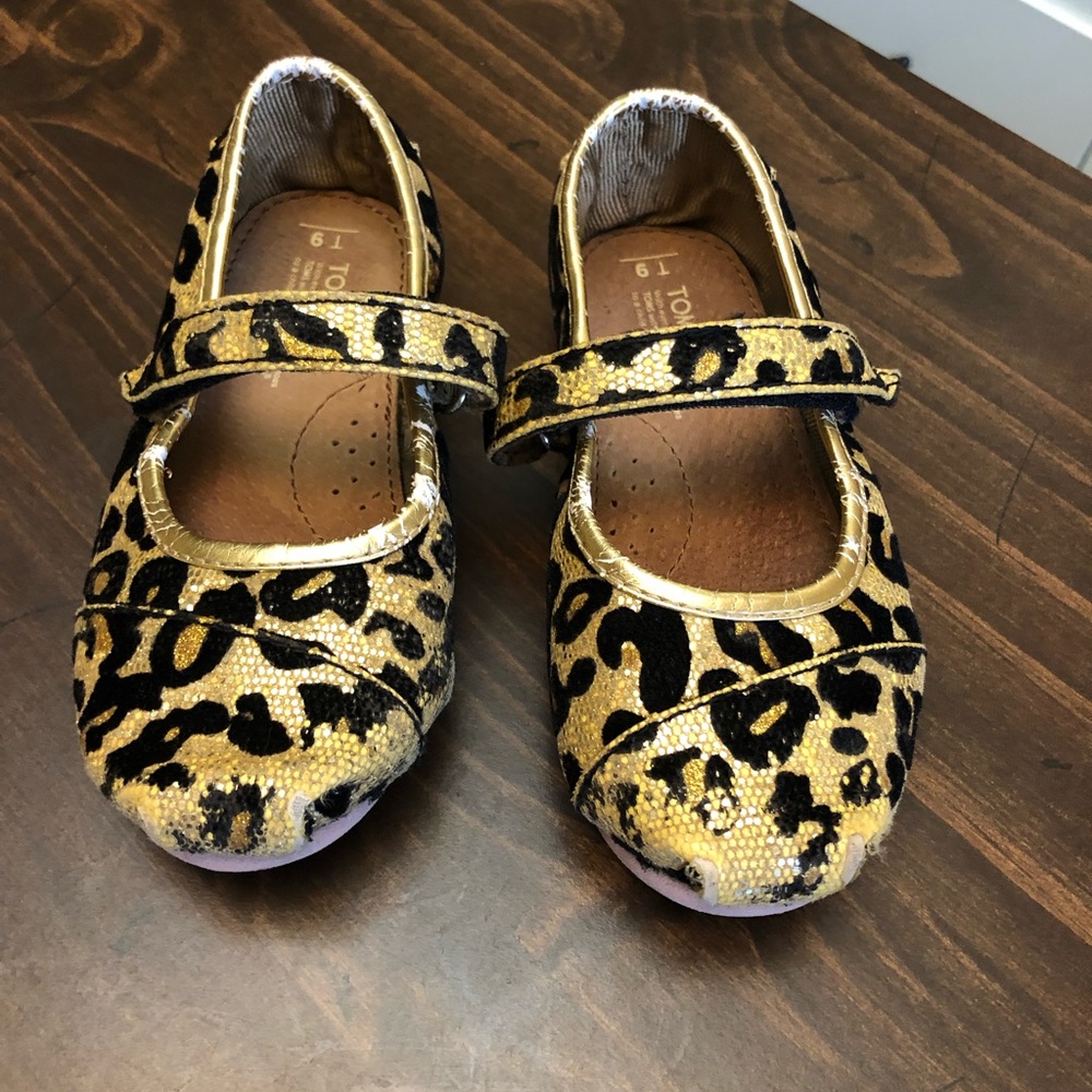 9T girls TOMS